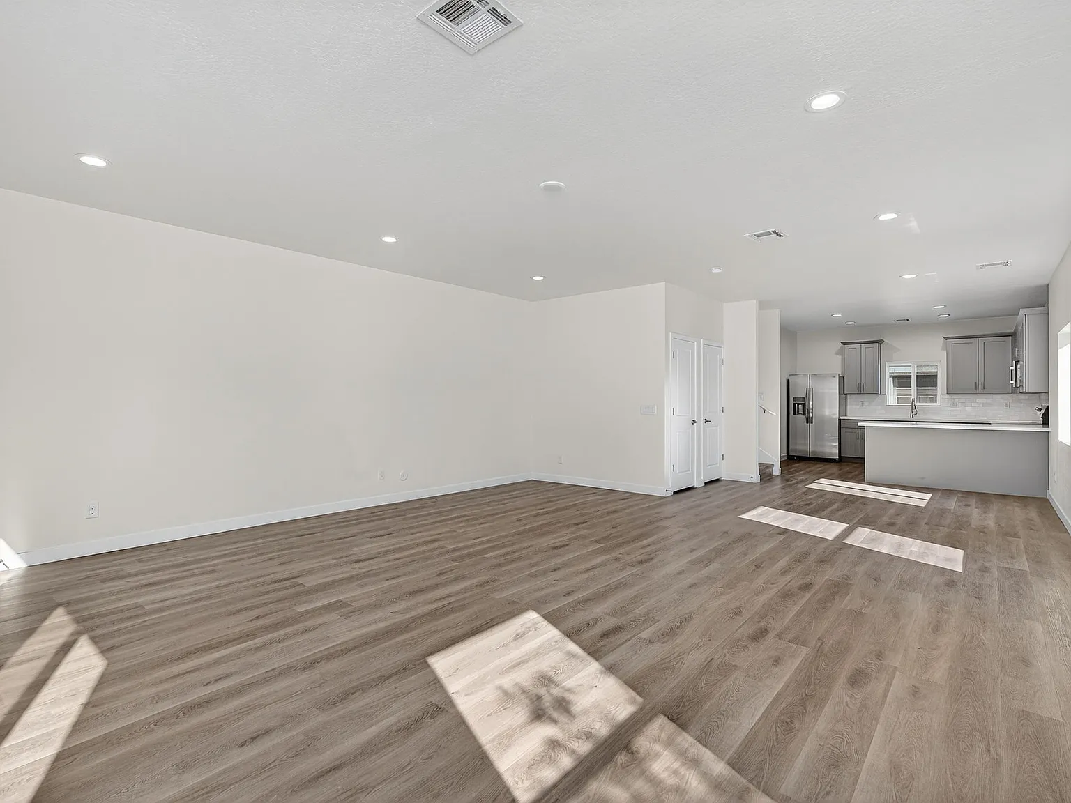 3 bed, 2.5 bath, 1700 sqft, $1,895 — Photo 4