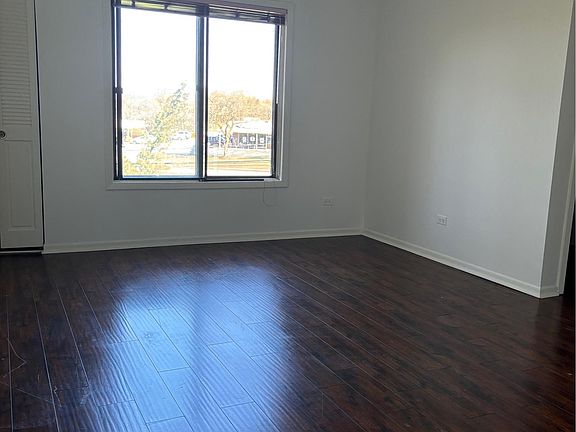 5th image of 7502 Farmingdale Dr APT 304