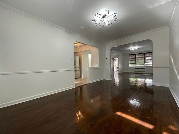 5th image of 2554 E 12th St Floor 2
