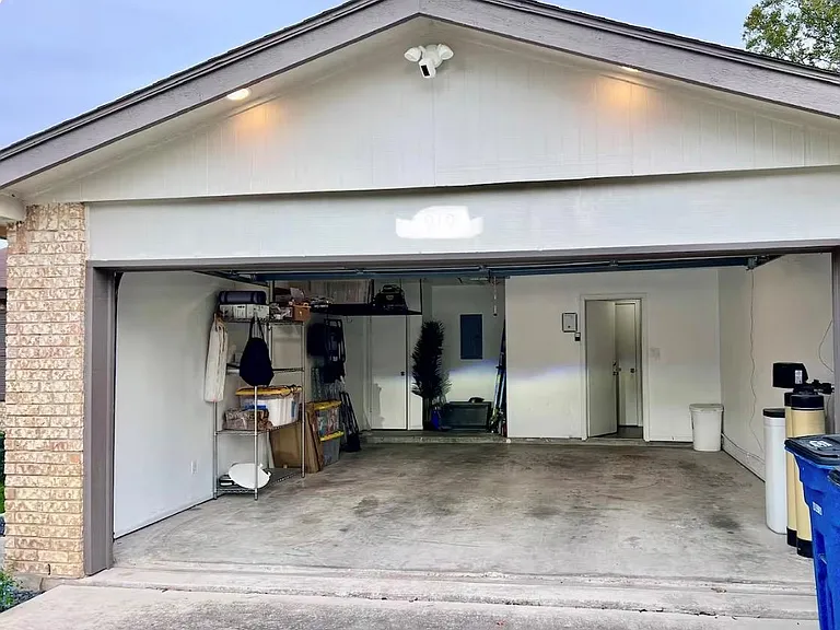 919 Hideaway Cir — Photo 22