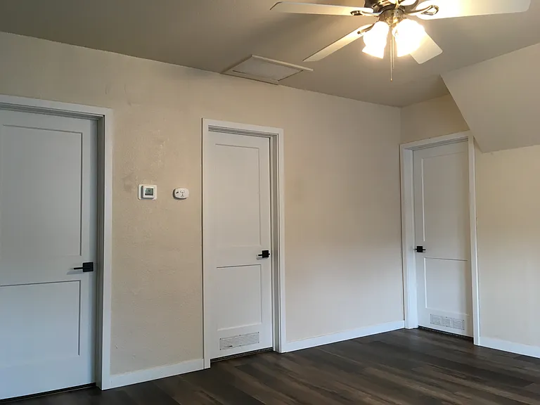 106 1st Ave NE #1/2 — Photo 9