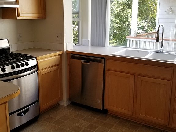5th image of 803 Blueberry Ln