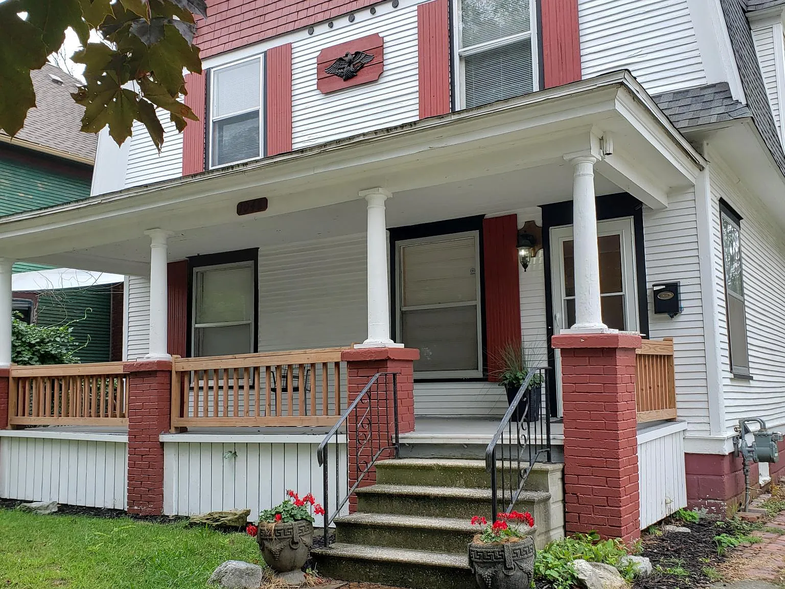 4 bed, 1900 sqft, $2,200 — Photo 2