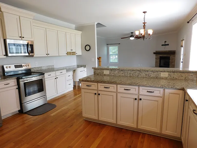 101 Staffordshire Dr — Photo 17
