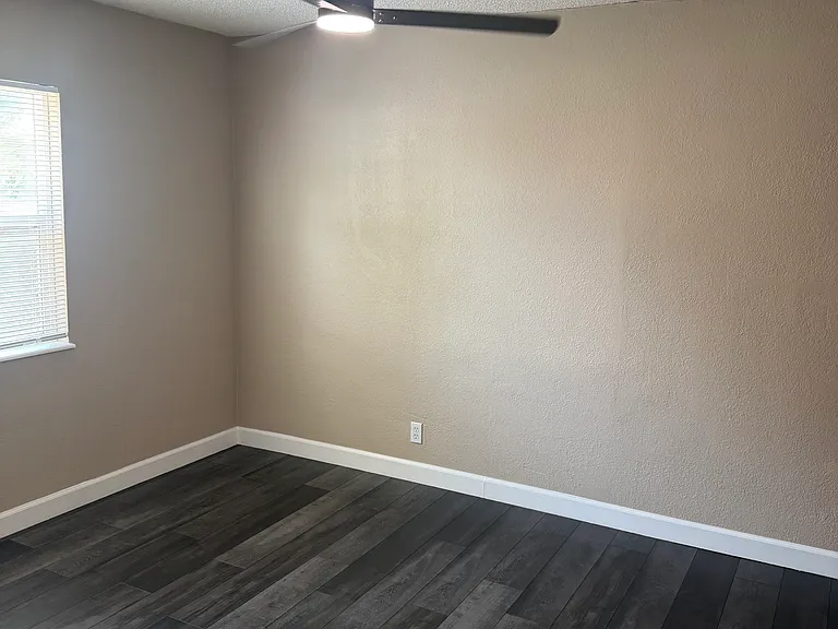 11203 Roswell Ave — Photo 22