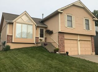 10230 N Baltimore Ave, Kansas City, MO 64155