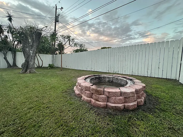 2210 S Euclid Cir #B — Photo 15