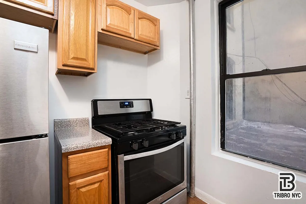 Building Photo - 418 E 118th St #4