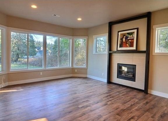 4th image of 5610 39th Street Ct NW