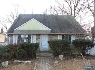 210 Van Buskirk Rd, Teaneck, NJ 07666