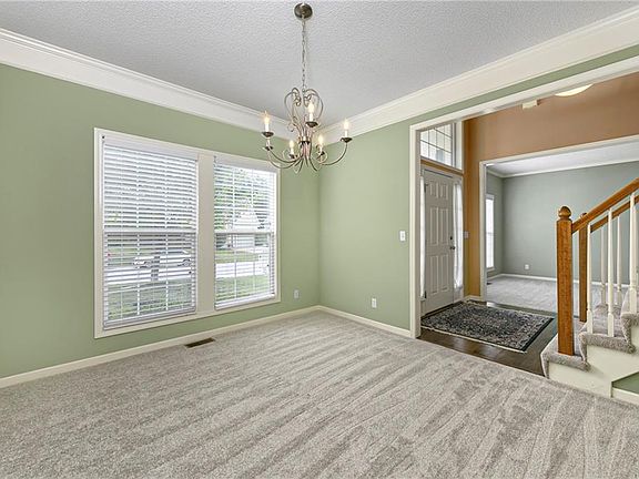 5th image of 516 NE Emerald Dr