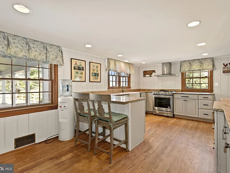 326 Walker Rd — Photo 3