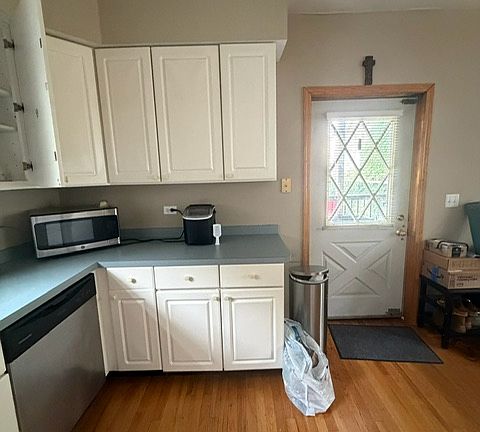 4th image of 3029 N Seminary Ave #2