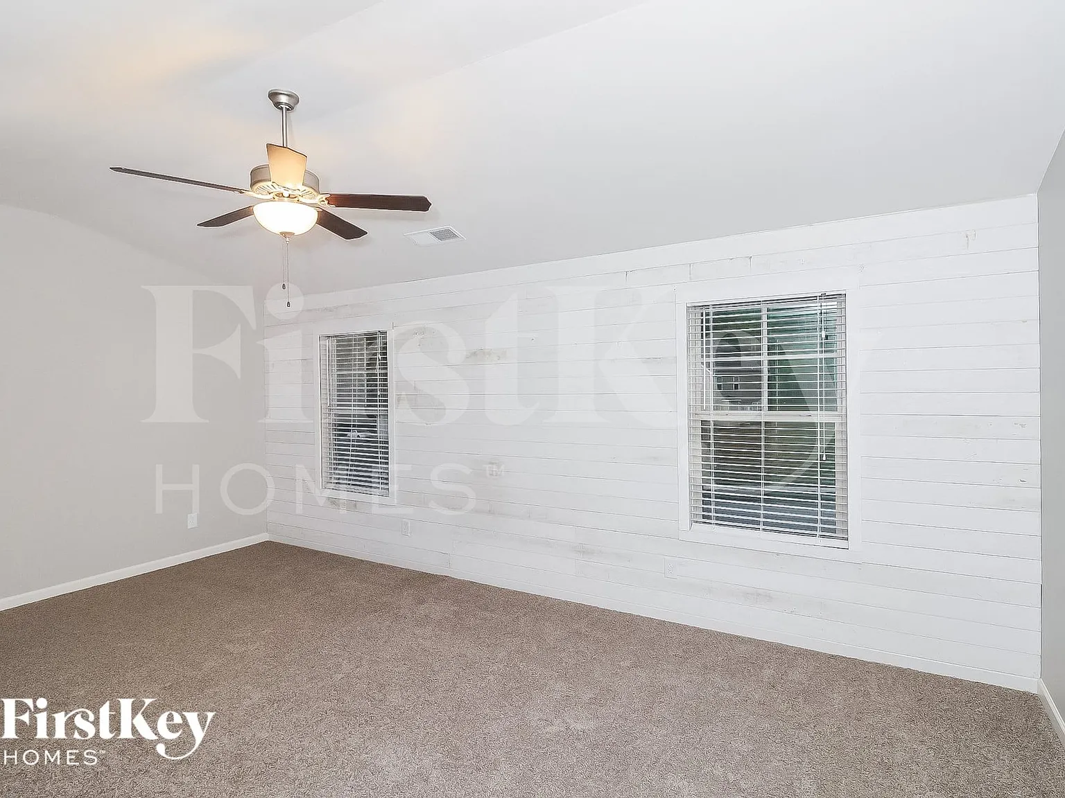 4 bed, 2.5 bath, 2460 sqft, $2,290 — Photo 3
