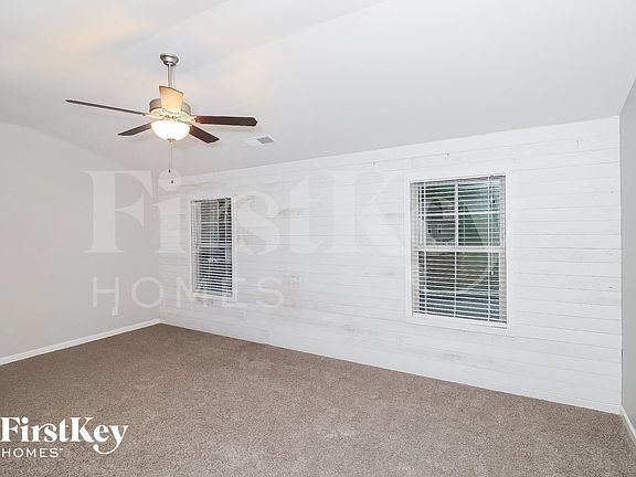 3rd image of 555 Westridge Cir
