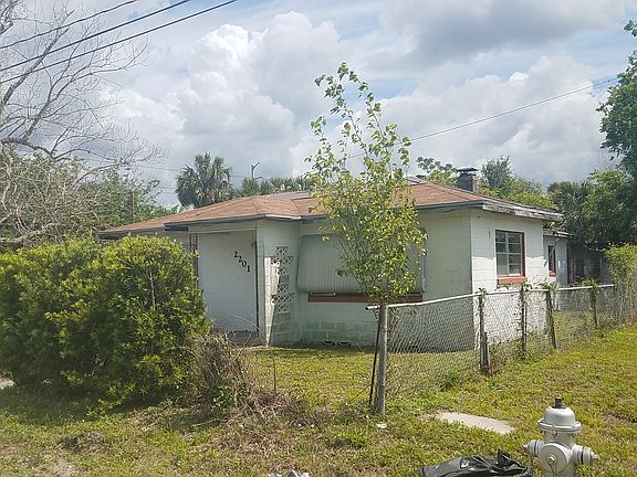3rd image of 2201 Sipes Ave