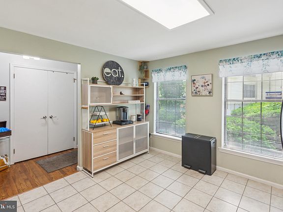 3rd image of 12 Barnes Ln