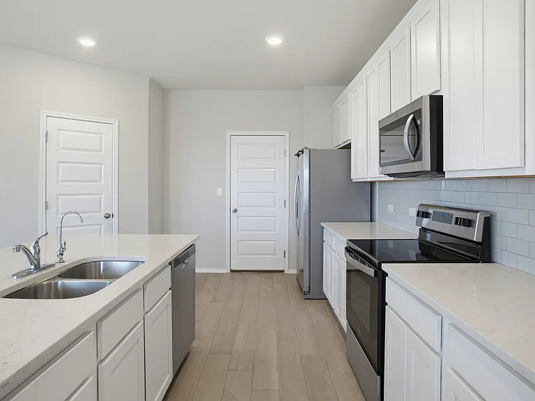 10803 Airmen Dr — Photo 8
