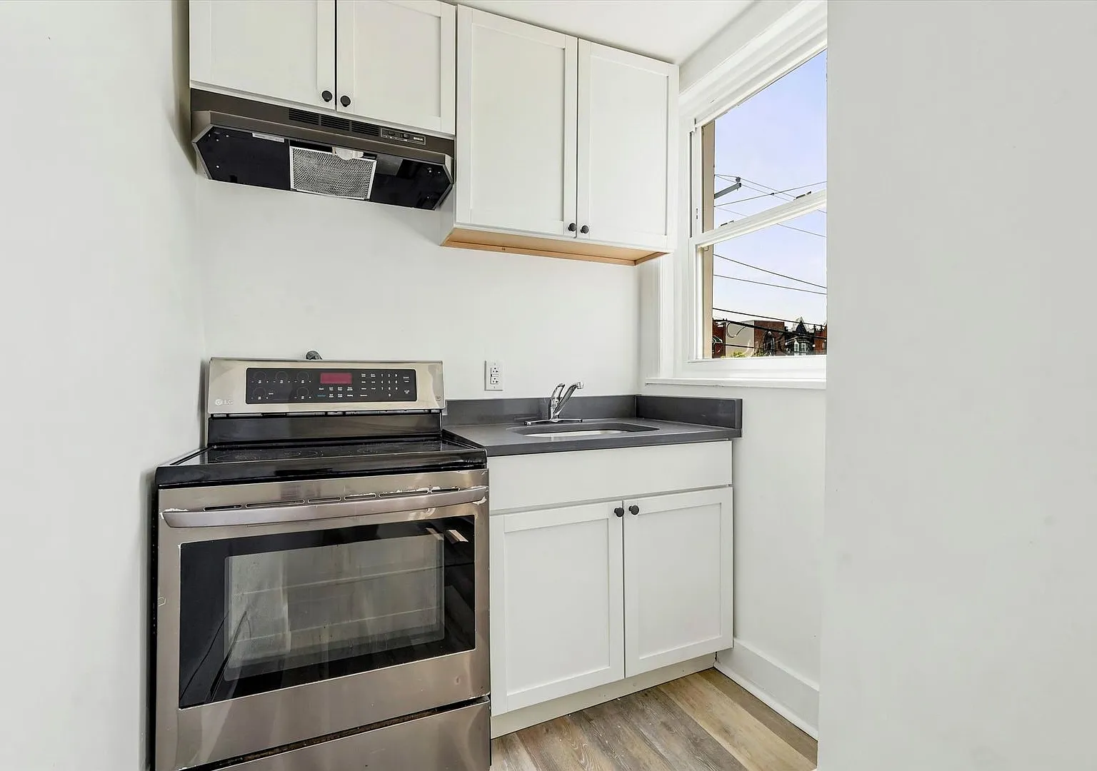 914 Belmont Ave — Photo 2