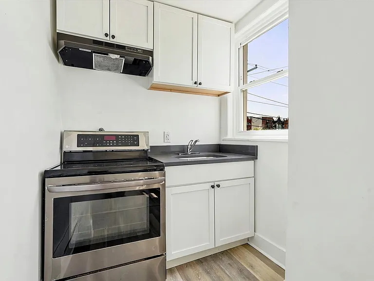 914 Belmont Ave — Photo 13