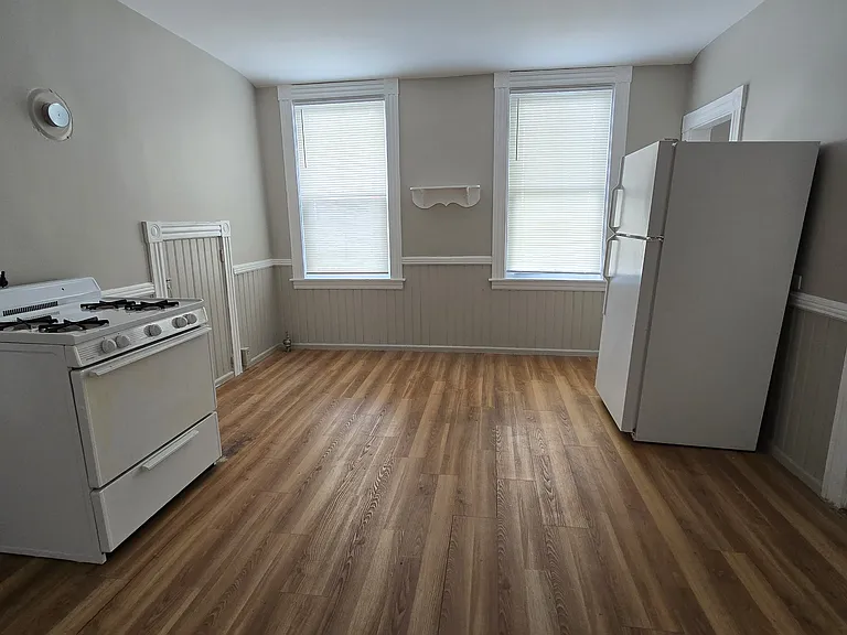 396 Chandler St #4 — Photo 6