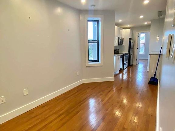 5th image of 82 Marion St APT 2