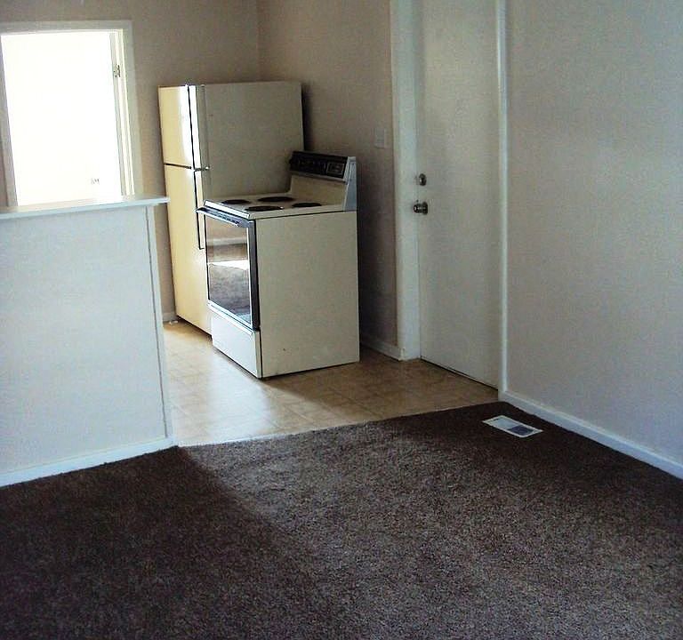 2nd image of 2323 S Hawthorne Ave APT C