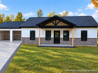 225 Hawthorne Dr, North Vernon, IN 47265