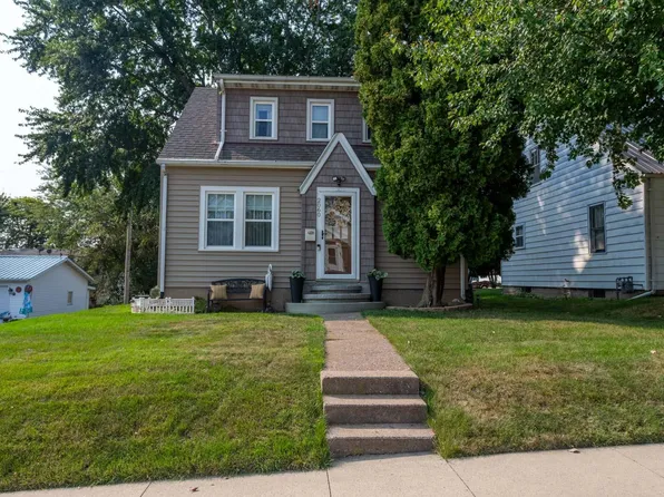 2060 W 3rd St, Dubuque, IA 52001