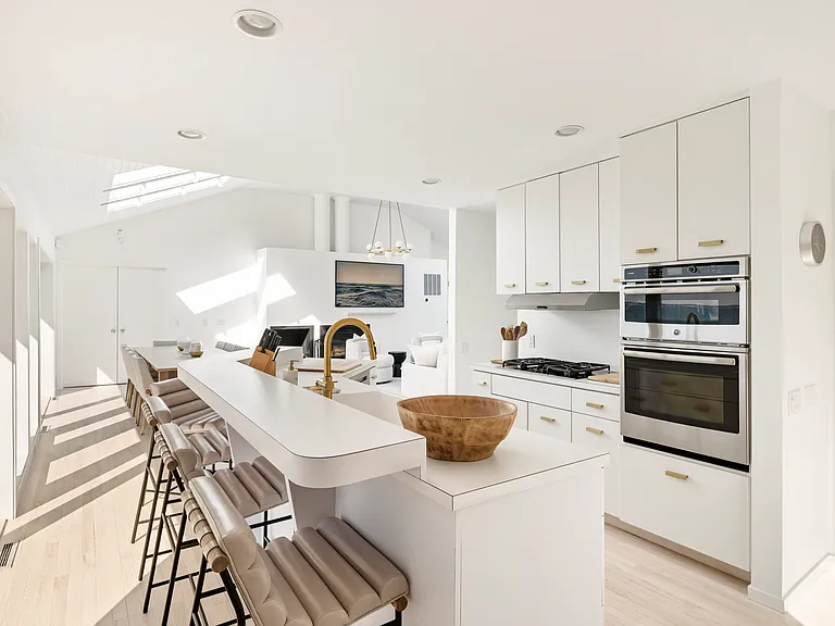 13 Peconic Ave — Photo 12