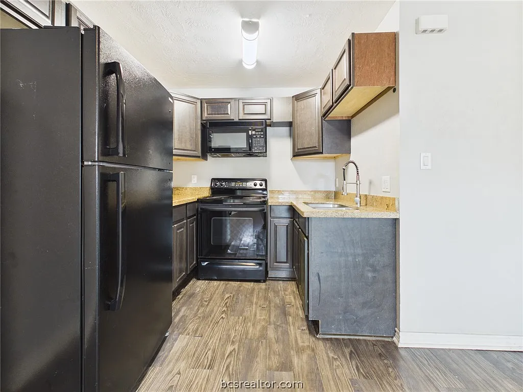 2 bed, 986 sqft, $1,100 — Photo 3