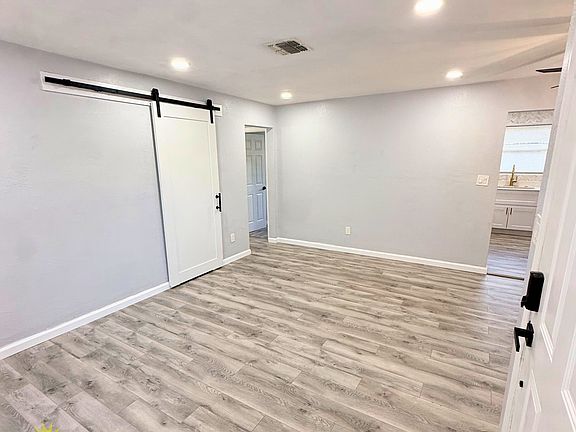 2nd image of 332 S Seneca Blvd