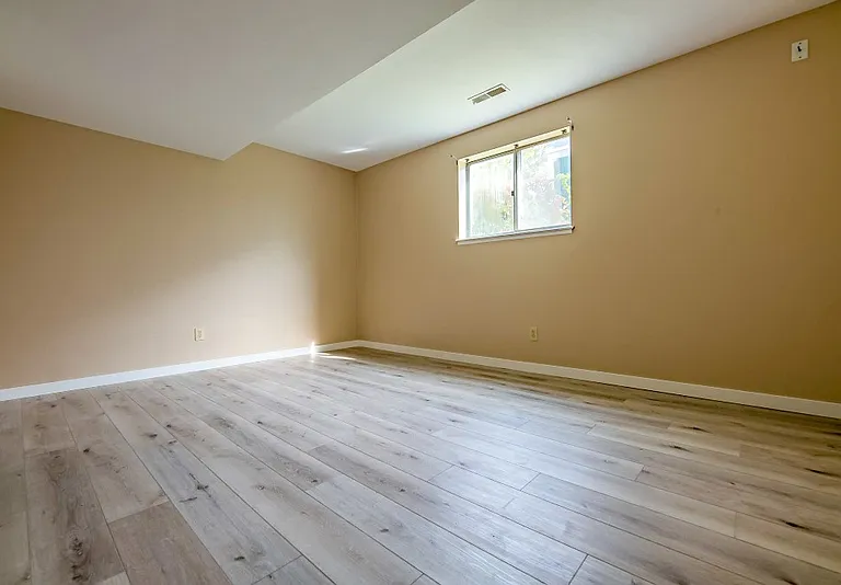 1103 E Samuel Ave — Photo 14