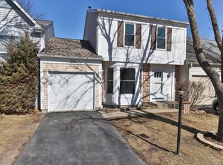 296 W Cherrywood Dr, Palatine, IL 60067