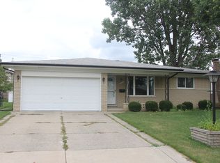 36778 Wayne Dr, Sterling Heights, MI 48312