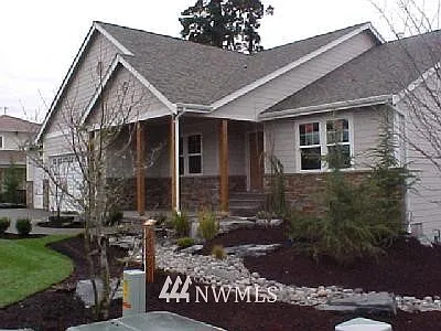 8510 Landing SE photo 1