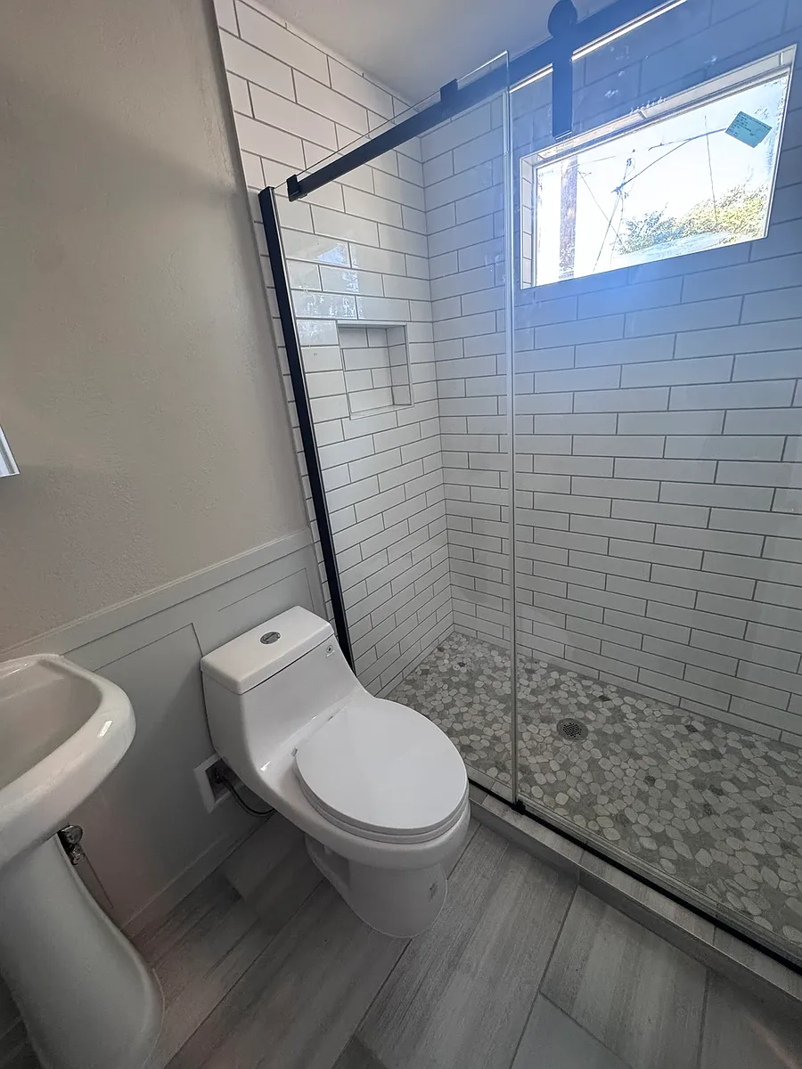 Building Photo - 5194 Washington St #2