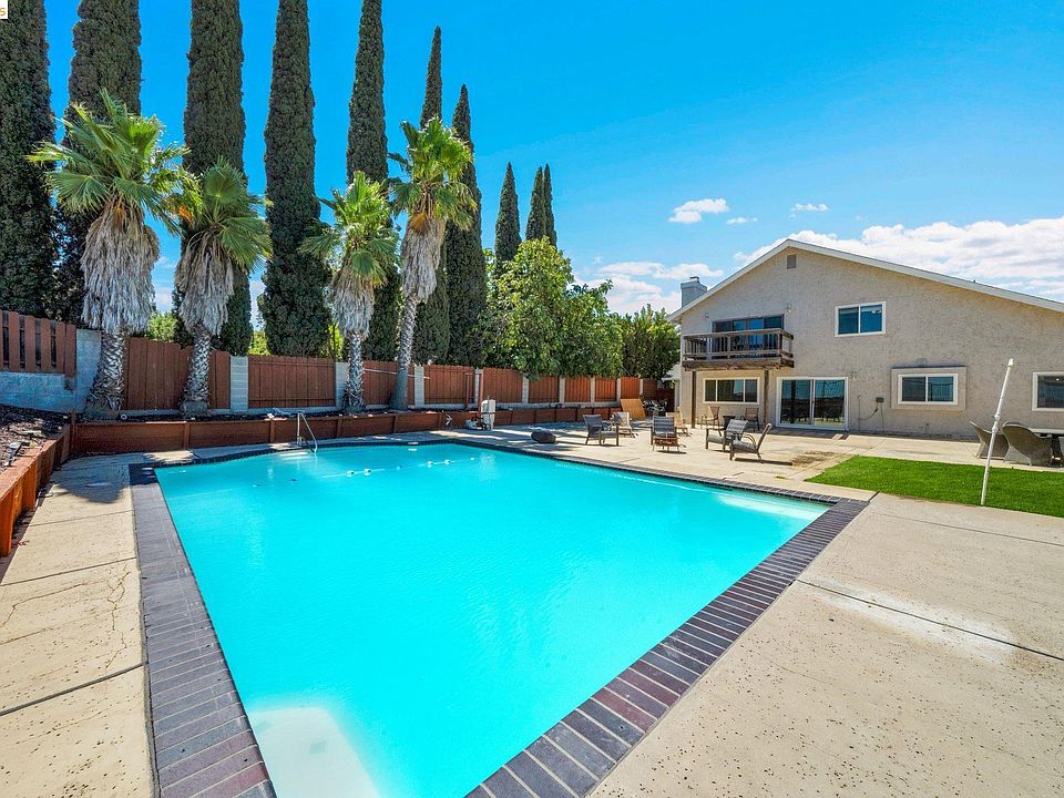 1st image of 2741 Bluebell Cir