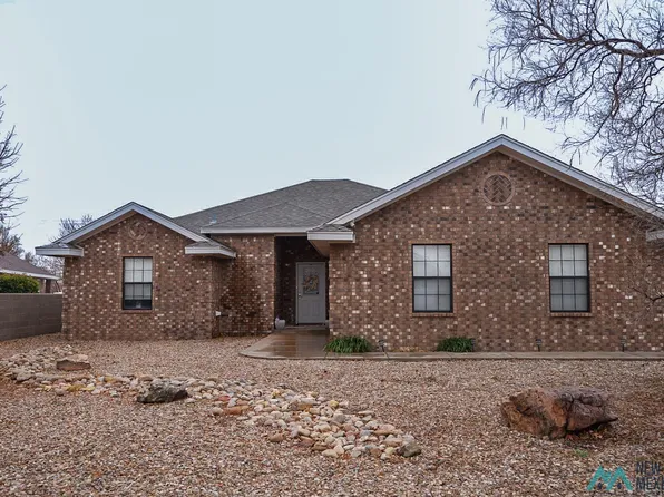 1362 Oakwood Cir, Portales, NM 88130