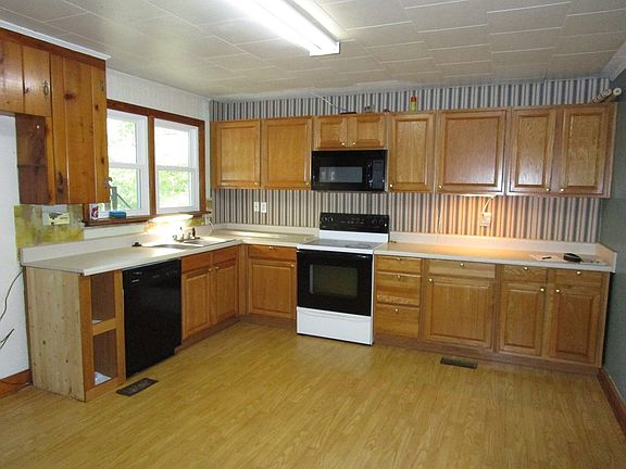 5th image of 204 Pineview St