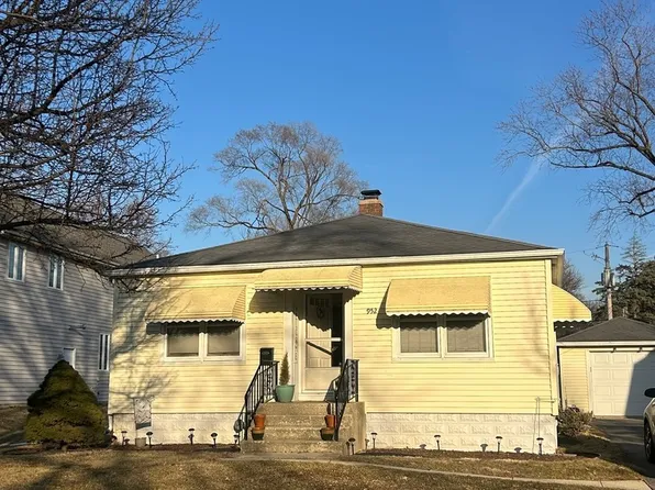952 N Loomis St, Naperville, IL 60563