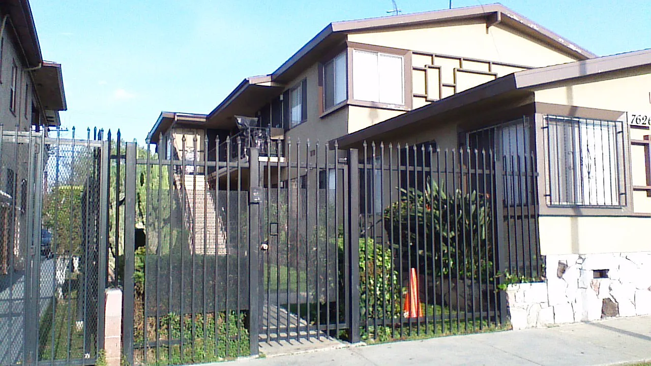 1 bed, 450 sqft, $2,050 — Photo 2