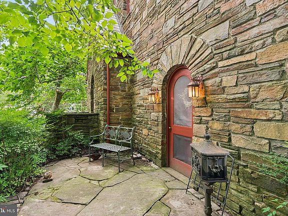 2nd image of 419 Georgia Ct