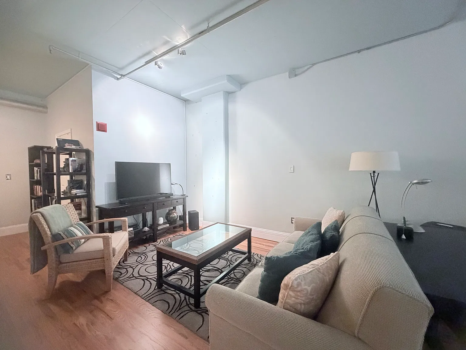 1 bed, 1.5 bath, 1132 sqft, $3,000 — Photo 2