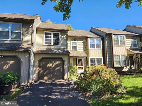 15 Laurel Cir, Newtown, PA 18940