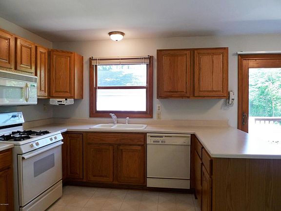 4th image of 207 N Lincoln Blvd