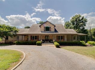 6550 S Davis Ln, Godfrey, IL 62035