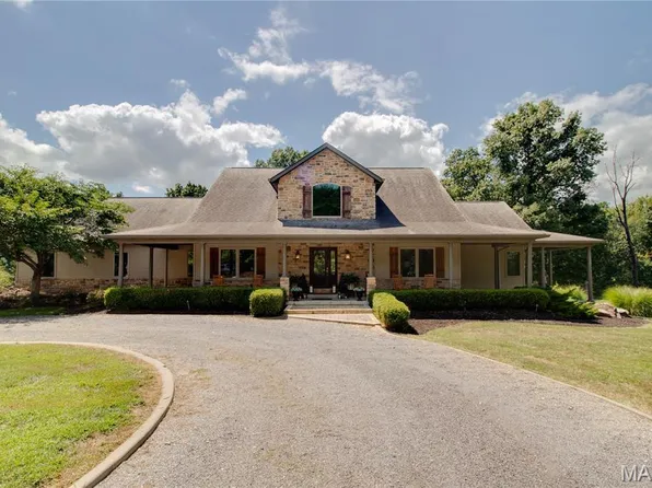6550 S Davis Ln, Godfrey, IL 62035