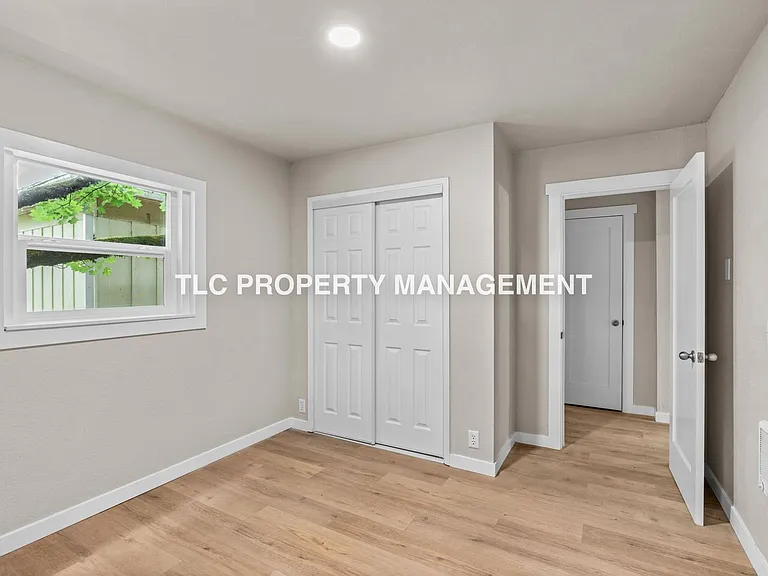 227 S 6th St — Photo 18