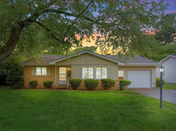 203 S 7th St, Saint Joseph, IL 61873